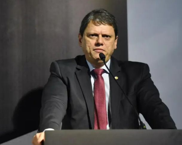 Tarcísio de Freitas alfineta Lula sobre tarifaço dos EUA: “Não adianta se esconder atrás do Bolsonaro”