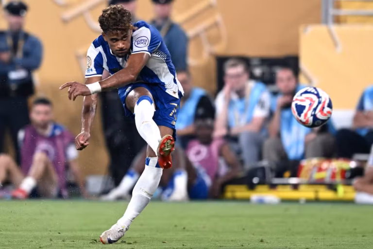 Gonçalo Borges em ação pelo Porto (Foto: Image Photo Agency)