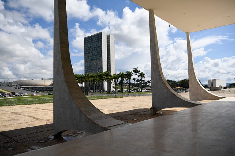 Presente para parlamentares: LDO prevê pagamento de emendas antes das eleições