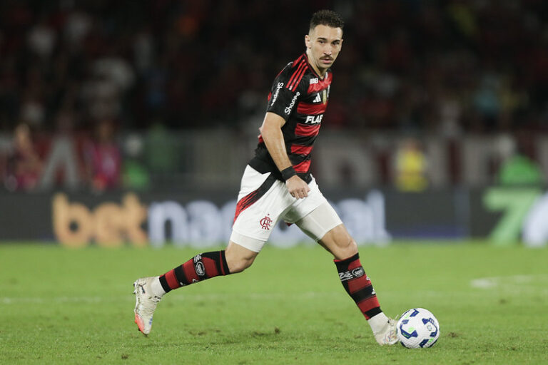 Léo Ortz em Flamengo e Atlético-MG pela Copa do Brasil (Foto: Gilvan de Souza/Flamengo)
