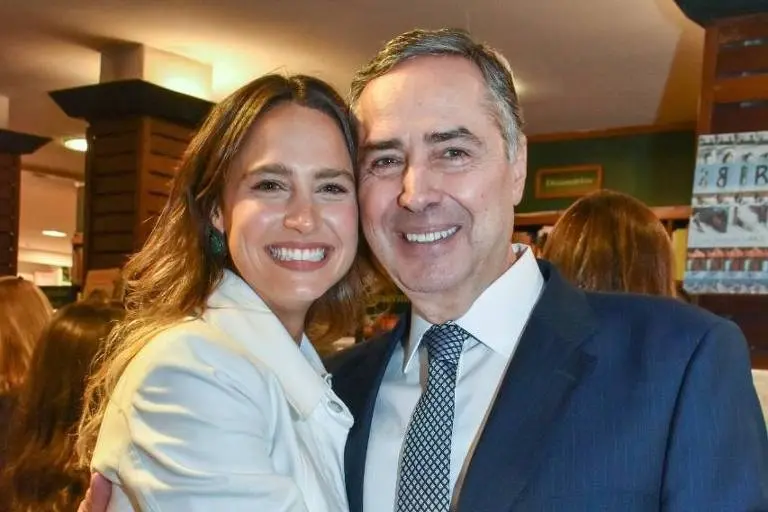Luna e seu pai, Roberto Barroso, presidente do STF (Foto: Divulgação)