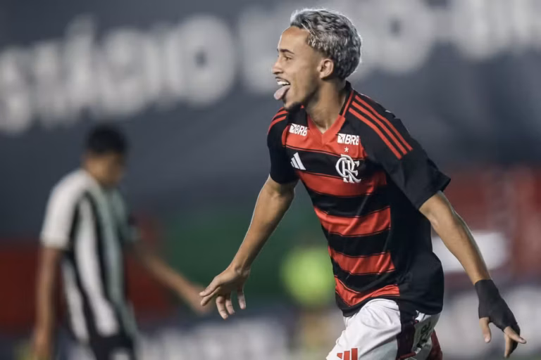 Matheus Gonçalves comemora gol pelo Sub-20 do Flamengo/Gilvan de Souza/Flamengo)
