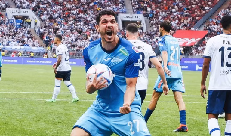 Nino pelo clube russo Zenit (Foto: Divulgação/Zenit)