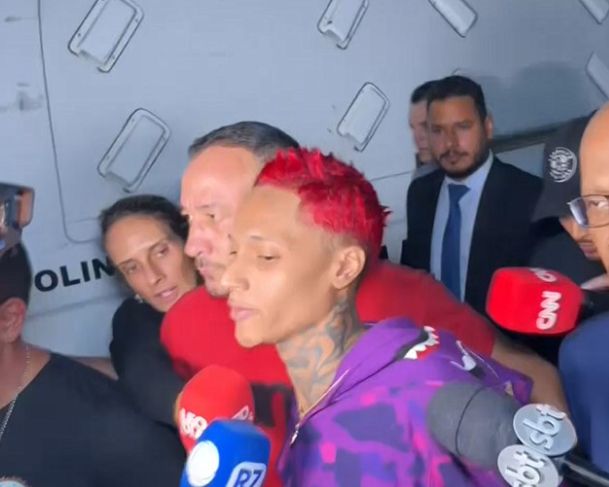 “Tropa, vou me entregar”: veja momento da chegada do rapper Oruam na delegacia