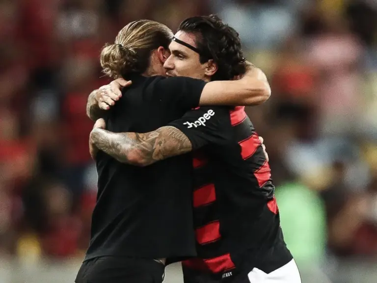 Após polêmica, Filipe Luís elogia Pedro por gol da vitória sobre Fluminense: "Precisamos muito dele"