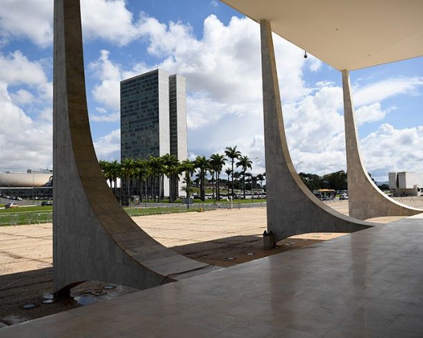 Projeto que amplia tratamento a pacientes com câncer de mama avança no Senado Projeto que amplia tratamento a pacientes com câncer de mama avança no Senado