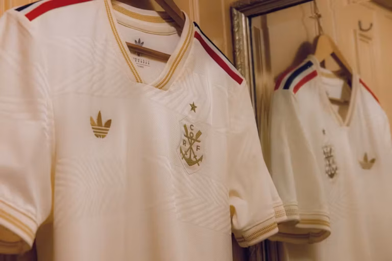 Flamengo apresenta terceiro uniforme para a temporada de 2025 (Foto: Adidas)