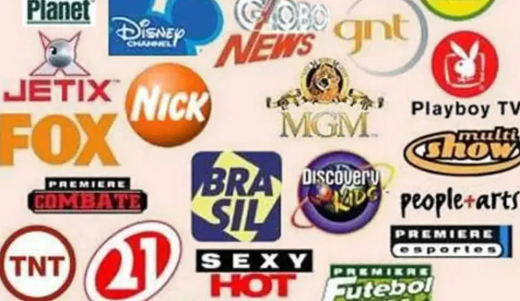 Painel com logos de emissoras de TV por assinatura
