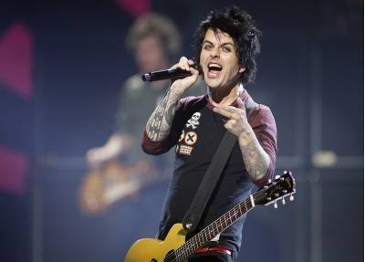 Billie Joe Armstrong chama Donald Trump de “idiota completo” em entrevista à Rolling Stone Argentina
