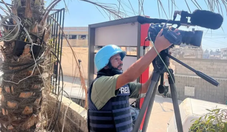 Jornalistas morrem durante ataque de Israel contra hospital no sul da Faixa de Gaza; outras 16 pessoas também morreram