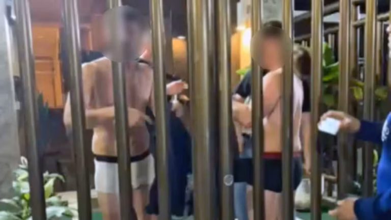 Turistas alemães são assaltados e deixados nus em Copacabana; suspeitos são presos