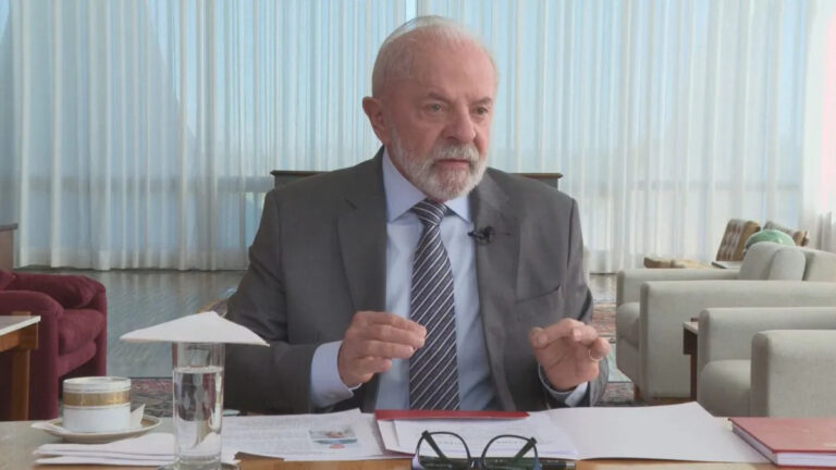 Lula diz que não vai ligar para Trump para discutir tarifas: "Não vou me humilhar"