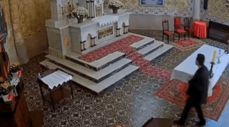 VÍDEO: homem coloca bomba no altar de igreja em SC; ninguém ficou ferido