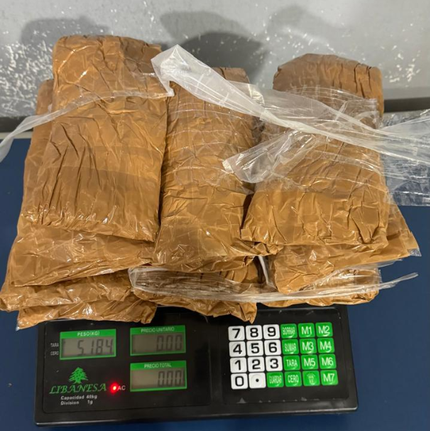 ‘Mula do tráfico’ é preso com 5 kg de drogas no corpo em aeroporto de Tabatinga