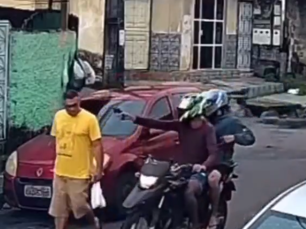 Criminosos aterrorizam moradores com série de assaltos em Manaus; veja vídeo