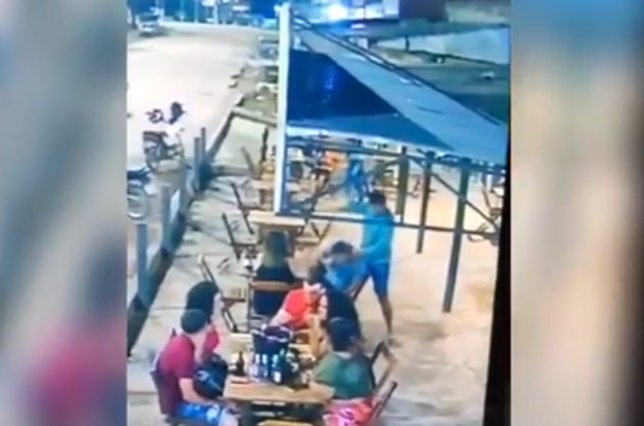 VÍDEO: jovem é morto a facadas em bar no interior de Roraima