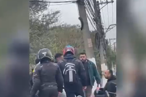 Adolescente tenta roubar moto, é contido por populares e diz que era brincadeira