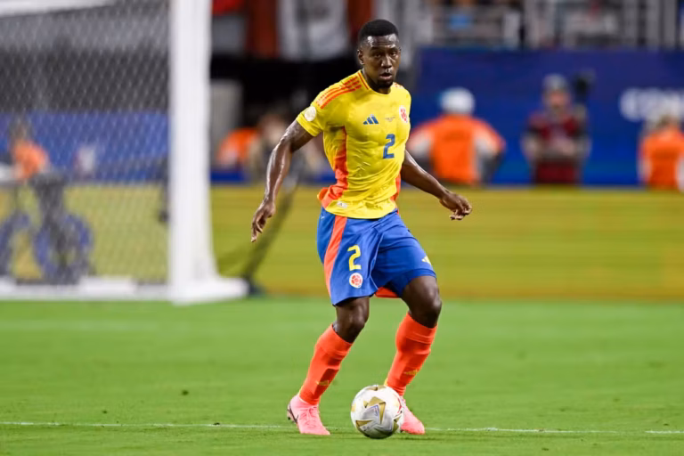 Carlos Cuesta, zagueiro colombiano (Foto: Foto: Pablo Morano/BSR Agency/Getty Images)