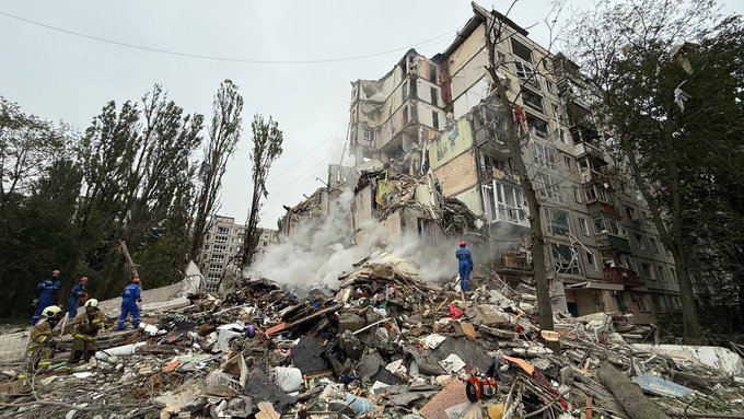 Ataque russo a Kiev deixa 28 mortos; criança de 2 anos está entre as vítimas