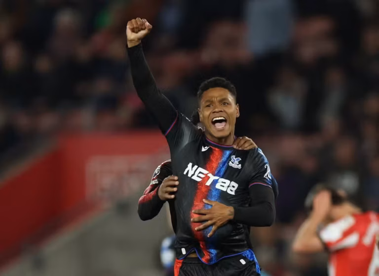 Matheus França comemora o gol de empate do Crystal Palace contra o Southampton (Foto: Reuters)