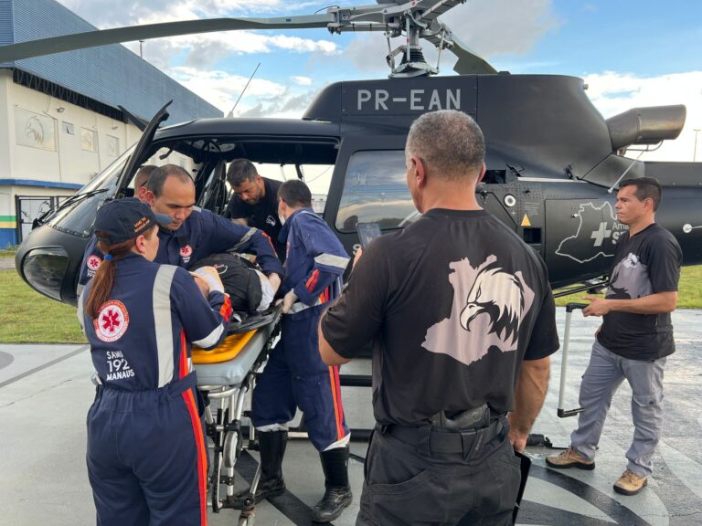 PM é resgatado de helicóptero após sofrer acidente de trânsito na BR-319