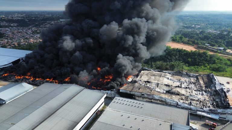 Effa Motors se pronuncia sobre incêndio de grandes proporções que atingiu fábrica em Manaus