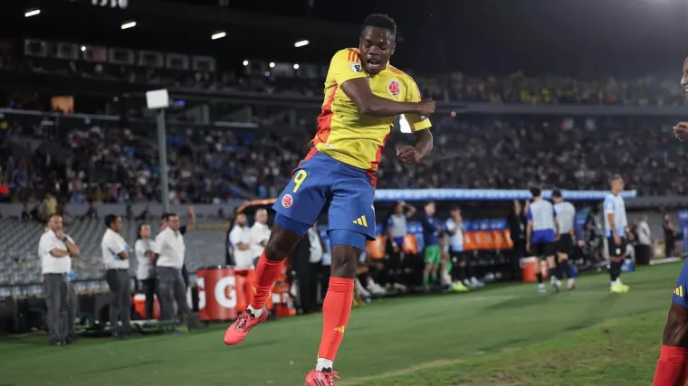 Andrés Gómez comera gol pela seleção da Colômbia (Foto: Getty Images)