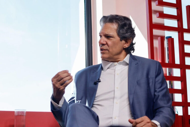 Reunião de Haddad com autoridade americana é cancelada, e ministro culpa Eduardo Bolsonaro