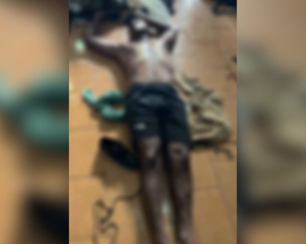 ‘Socos nas paredes’: vizinhos notam comportamento estranho e encontram corpo de homem em quitinete