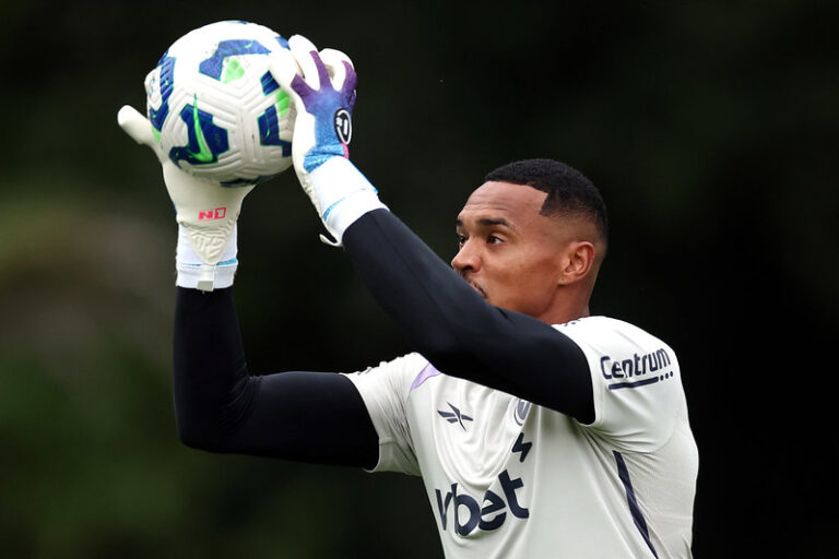 John em treino pelo Botafogo (Foto: Vitor Silva/BFR)