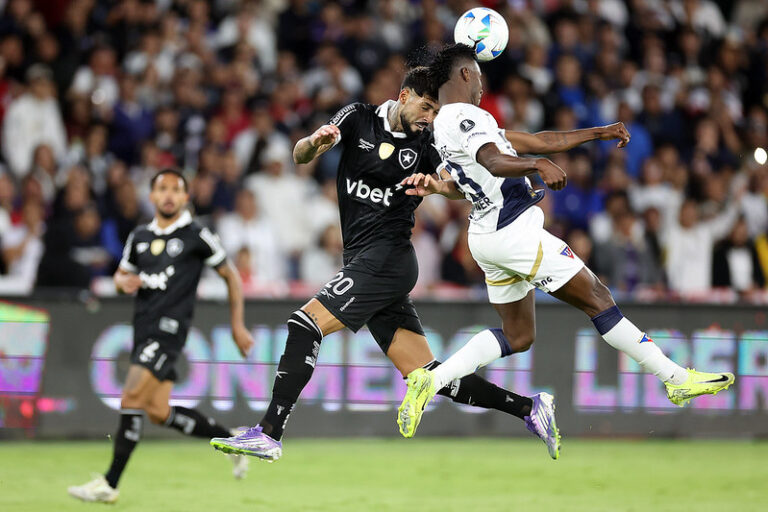 LDU x Botafogo pela Conmebol Libertadores no estádio Rodrigo Paz Delgado (Foto: Vitor Silva/Botafogo)