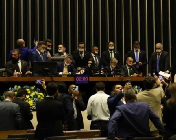 “Precisamos retomar os trabalhos” diz Alcolumbre após paralisaçao dos trabalhos legislativos pela oposição