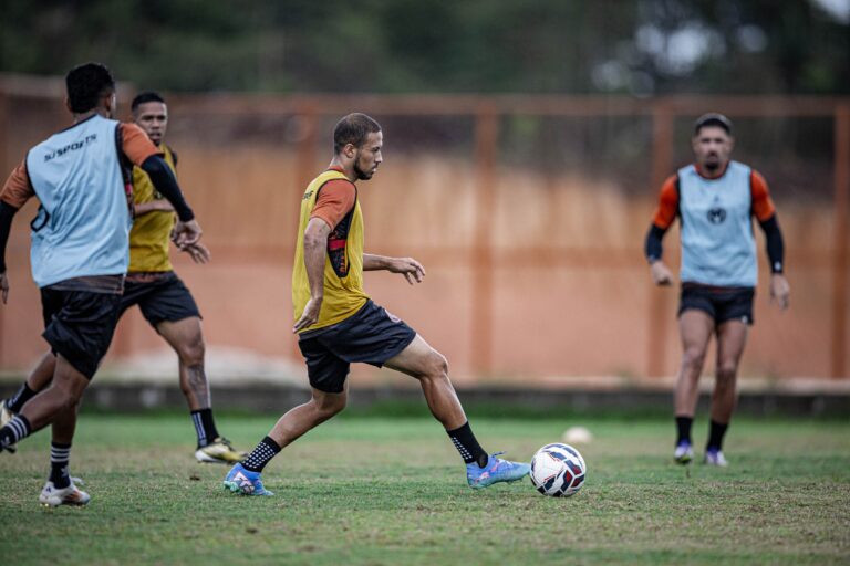 Treino do Robô da Amazônia em preparação para duelo contra o ASA-AL (Foto: Laiza Balieiro/ Manauara EC?)