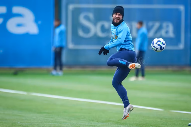 Nathan durante treino pelo Grêmio (Foto: Lucas Uebel/Grêmio)