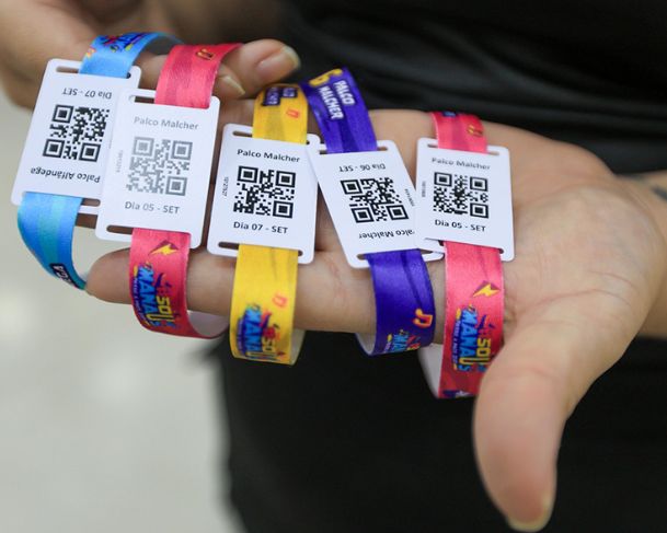 Justiça determina retirada de sites que vendiam pulseiras para o “#SouManaus 2025” Justiça determina retirada de sites que vendiam pulseiras para o “#SouManaus 2025”