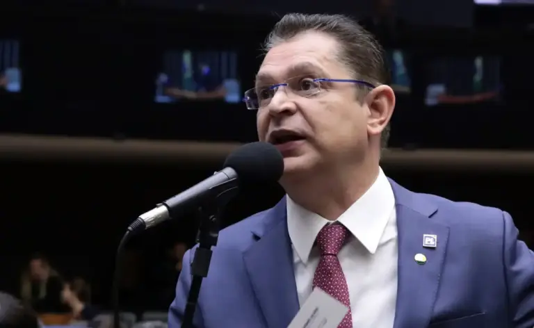 Sóstenes Cavalcante assume responsabilidade por protesto na Câmara: "Se Hugo for punir alguém, que seja eu"