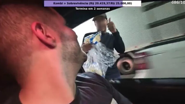 VÍDEO: Influenciador tem celular roubado durante live, depois dá o troco ao ver ladrões presos, no RJ