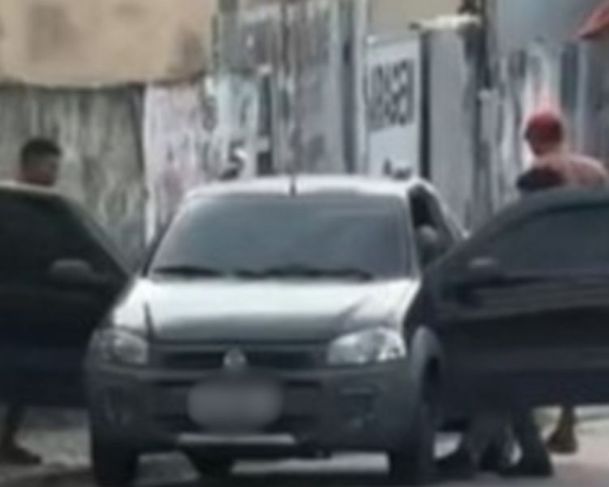 Populares agridem ‘tarado’ por se masturbar e assediar mulher na zona Sul de Manaus