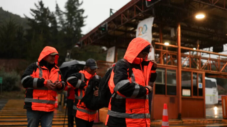 Chile mobiliza socorristas para salvar 5 mineiros presos após deslizamento: 1 já morreu