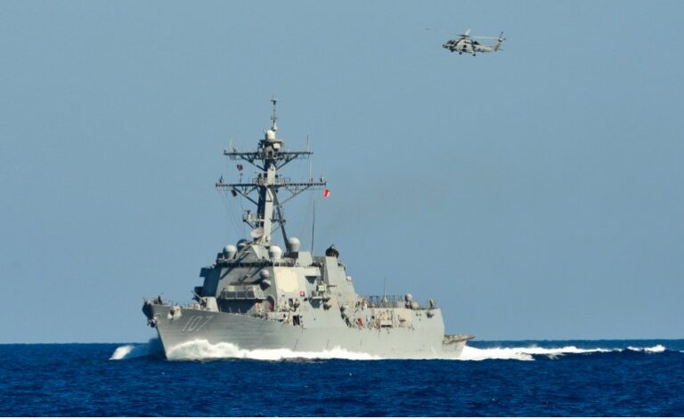 USS Gravely navega em águas internacionais próximo da Venezuela