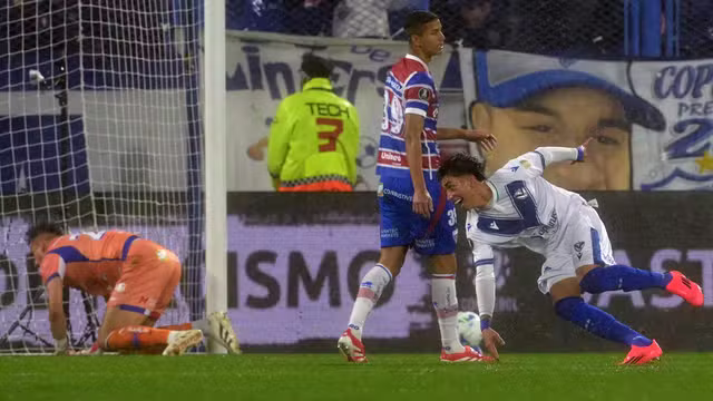 Vélez Sárfield venceu o Fortaleza por 2 a 0 nesta terça-feira (19/08), na Argentina (Foto: Juan Mabromata/AFP)