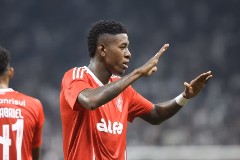 Vitão, zagueiro do Internacional (Foto: Divulgação/Internacional)