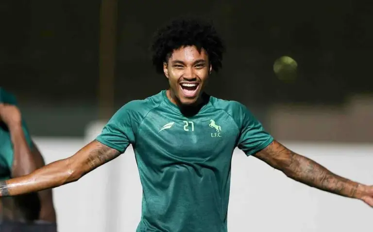 Vitinho pelo Al Ettifaq (Foto: Reprodução/Instagram)