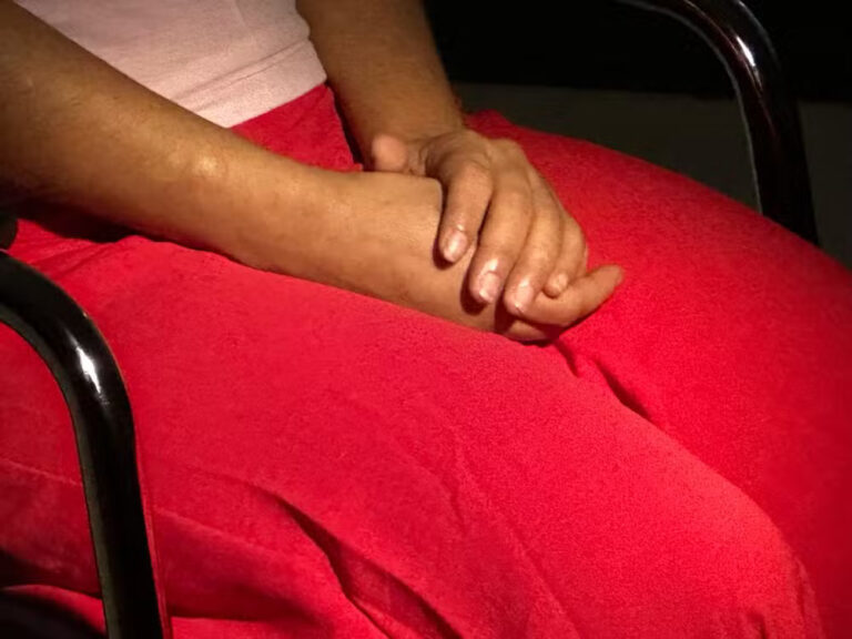 Indígena que denunciou estupro por policiais em delegacia do AM fala sobre abusos: "Trauma para sempre"