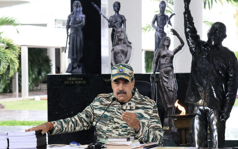 Maduro convoca civis e militares: ‘Aprender a atirar para defender a pátria’