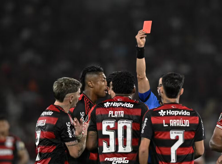 Flamengo: Conmebol retira expulsão de Plata na Libertadores