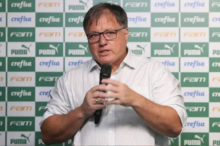 Diretor do Palmeiras critica gramado e rebate Rogério Ceni Diretor do Palmeiras critica gramado e rebate Rogério Ceni