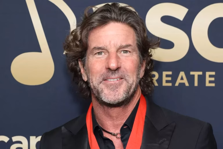 Compositor e vencedor de 2 Grammys morre em queda de Avião nos EUA