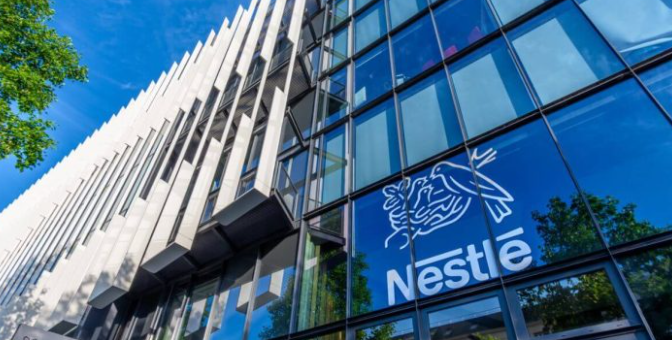 Nestlé demite CEO após quebra de conduta e anuncia novo líder