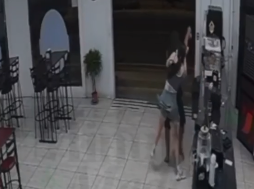 Mulher domina assaltante com golpe de jiu-jítsu e viraliza nas redes sociais